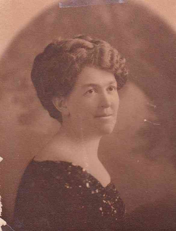 Marie Justina Laura Petit dit Beauchemin
Thanks to Micheline Gadbois MacDonald