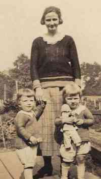 Marie Berchtold PELTON - Marie Berchtold Pelton Blessing, Thelma and Marion