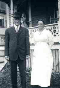 Henry Clifford MOULTON - Henry C Moulton and Eva Lunt Moulton daughter, Ruth, in background Thanks to Doug Noble