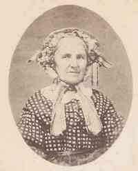 Johanna Rosalie MÄNNIG (MENNIG) - Is this her? Photo thanks to Karen Blessing.  This photo, along with a photo of a man (see her husbands page) are unmarked. They were placed on the